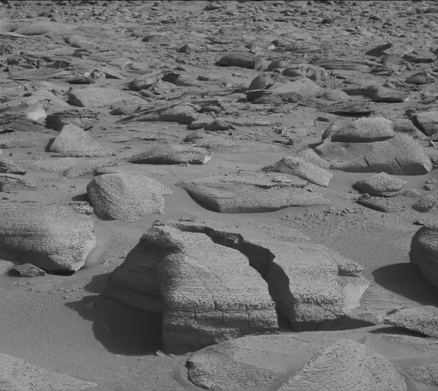 Sol 3846: Mast Camera (Mastcam)