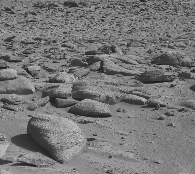 Sol 3846: Mast Camera (Mastcam)