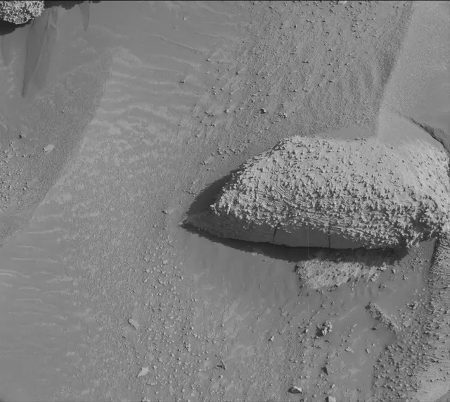 Sol 3846: Mast Camera (Mastcam)