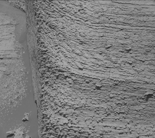 Sol 3846: Mast Camera (Mastcam)