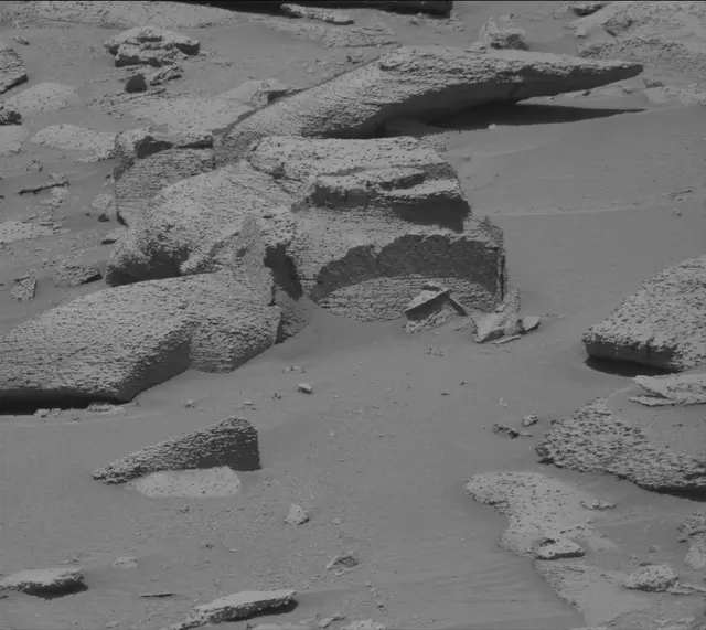 Sol 3846: Mast Camera (Mastcam)