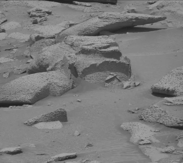 Sol 3846: Mast Camera (Mastcam)