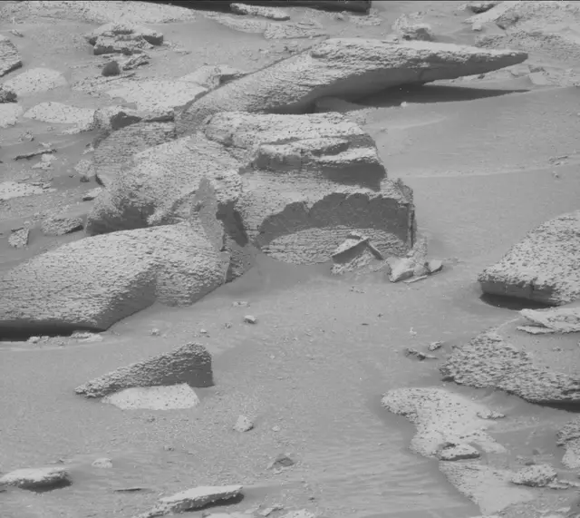 Sol 3846: Mast Camera (Mastcam)