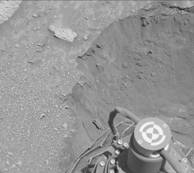 Sol 3851: Mast Camera (Mastcam)