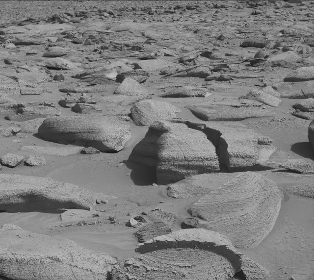 Sol 3851: Mast Camera (Mastcam)