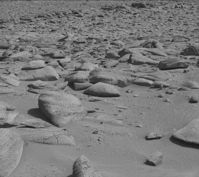 Sol 3851: Mast Camera (Mastcam)