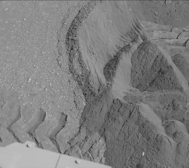 Sol 3851: Mast Camera (Mastcam)