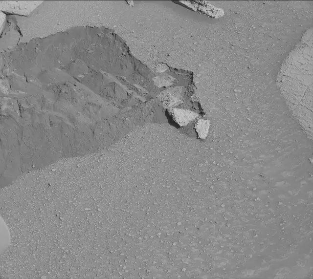 Sol 3851: Mast Camera (Mastcam)