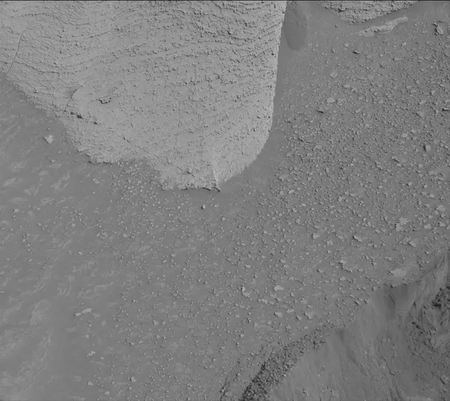 Sol 3851: Mast Camera (Mastcam)