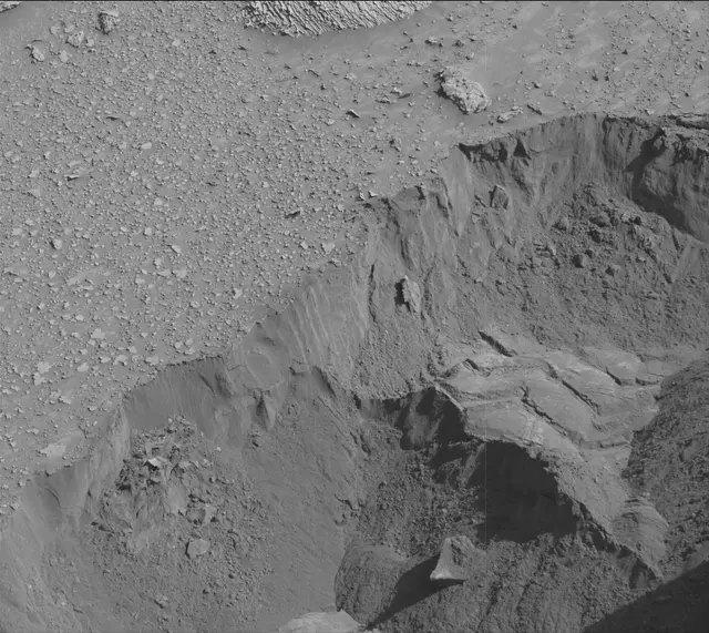 Sol 3851: Mast Camera (Mastcam)