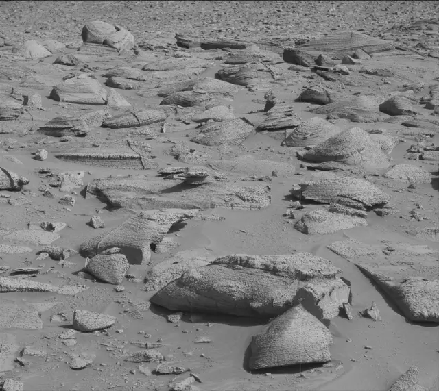 Sol 3853: Mast Camera (Mastcam)