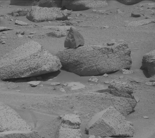 Sol 3853: Mast Camera (Mastcam)