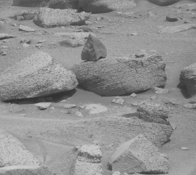 Sol 3853: Mast Camera (Mastcam)