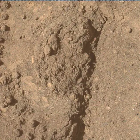 Sol 3853: Mars Hand Lens Imager (MAHLI)