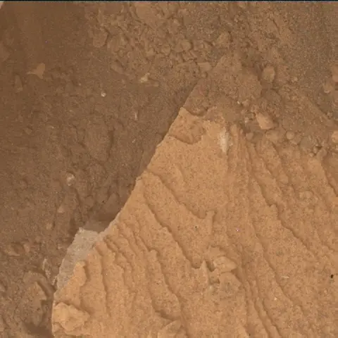 Sol 3853: Mars Hand Lens Imager (MAHLI)