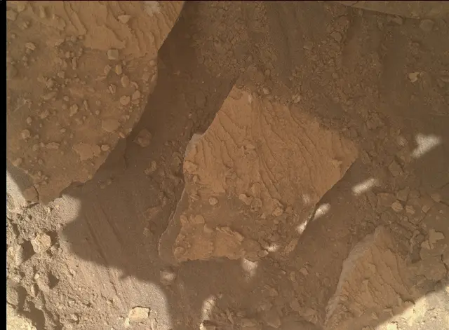 Sol 3853: Mars Hand Lens Imager (MAHLI)