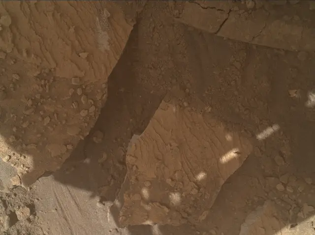 Sol 3853: Mars Hand Lens Imager (MAHLI)
