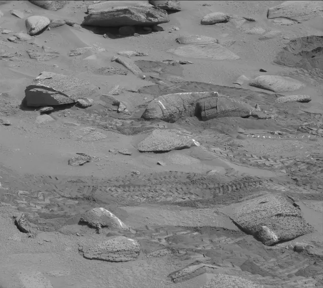 Sol 3858: Mast Camera (Mastcam)
