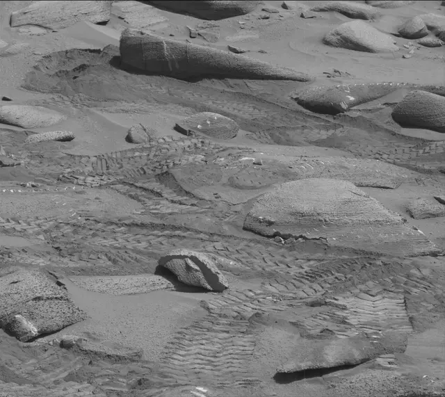 Sol 3858: Mast Camera (Mastcam)