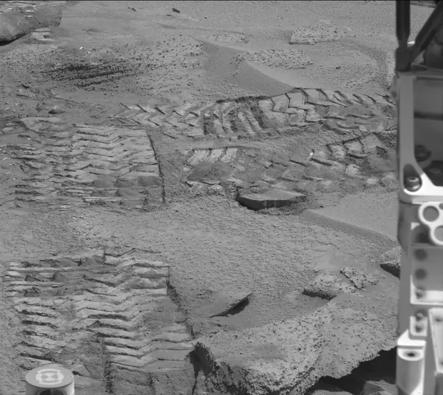 Sol 3858: Mast Camera (Mastcam)