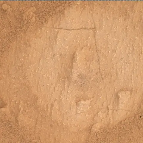Sol 3858: Mars Hand Lens Imager (MAHLI)