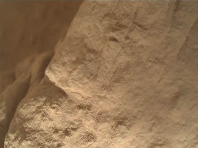 Sol 3859: Mars Hand Lens Imager (MAHLI)