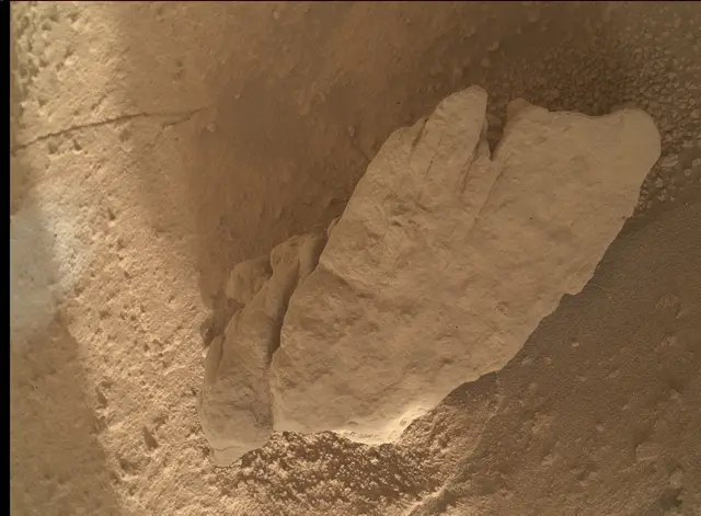Sol 3859: Mars Hand Lens Imager (MAHLI)