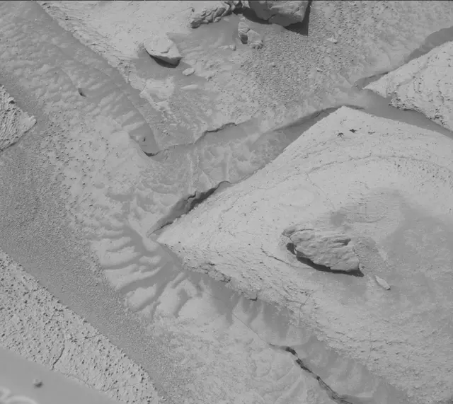 Sol 3860: Mast Camera (Mastcam)