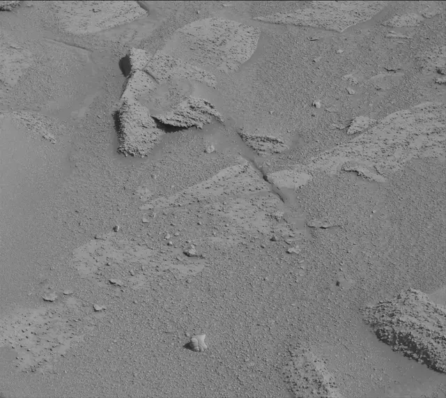 Sol 3860: Mast Camera (Mastcam)