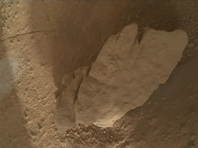 Sol 3860: Mars Hand Lens Imager (MAHLI)