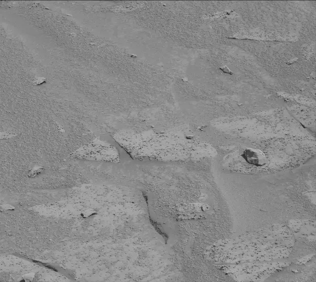 Sol 3861: Mast Camera (Mastcam)