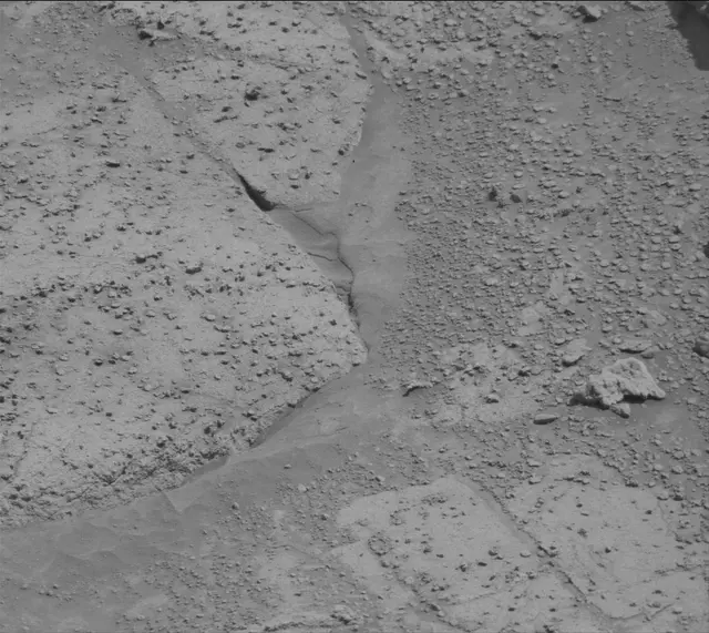 Sol 3861: Mast Camera (Mastcam)