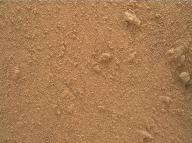 Sol 3862: Mars Hand Lens Imager (MAHLI)