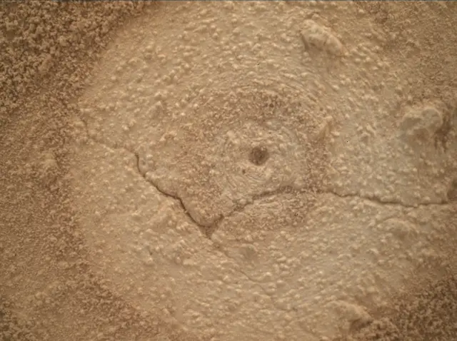 Sol 3862: Mars Hand Lens Imager (MAHLI)
