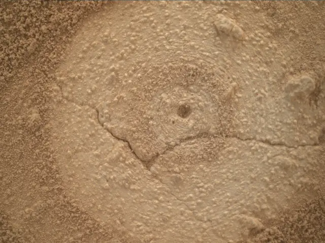 Sol 3862: Mars Hand Lens Imager (MAHLI)