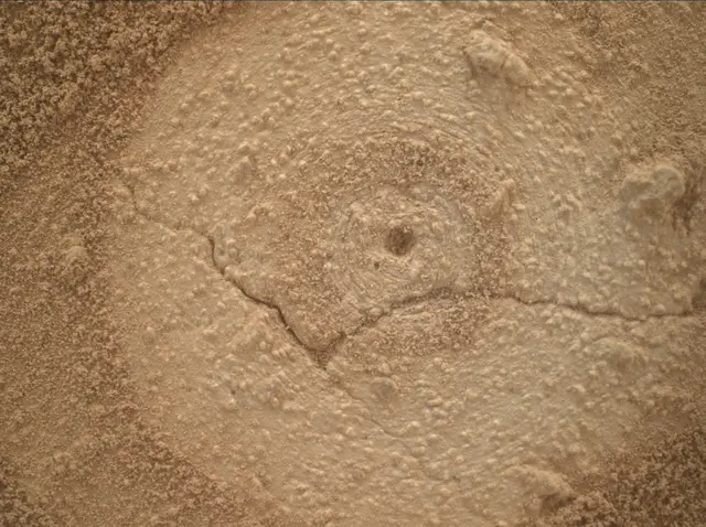 Sol 3862: Mars Hand Lens Imager (MAHLI)