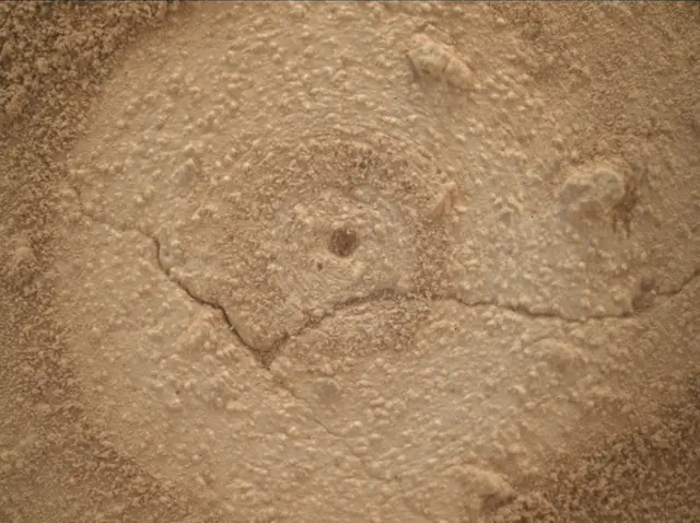 Sol 3862: Mars Hand Lens Imager (MAHLI)