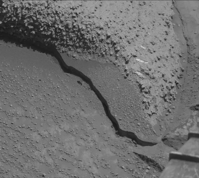 Sol 3865: Mast Camera (Mastcam)