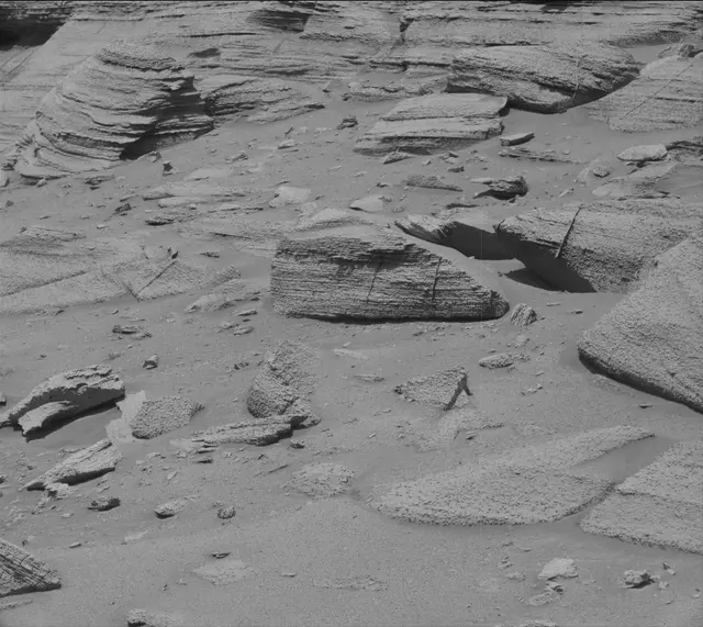 Sol 3866: Mast Camera (Mastcam)