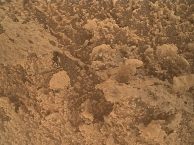 Sol 3866: Mars Hand Lens Imager (MAHLI)