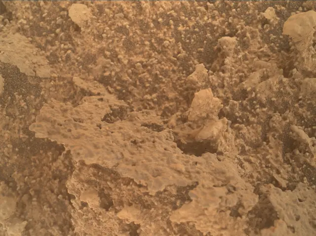 Sol 3866: Mars Hand Lens Imager (MAHLI)
