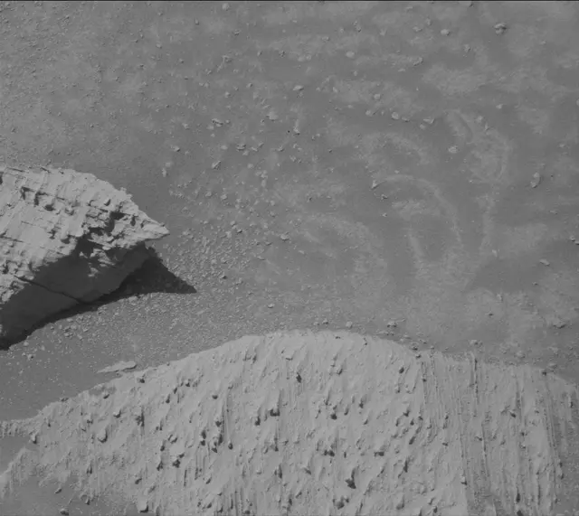 Sol 3867: Mast Camera (Mastcam)