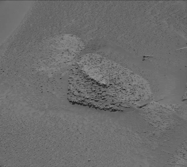 Sol 3870: Mast Camera (Mastcam)