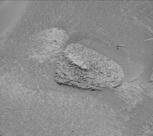 Sol 3870: Mast Camera (Mastcam)