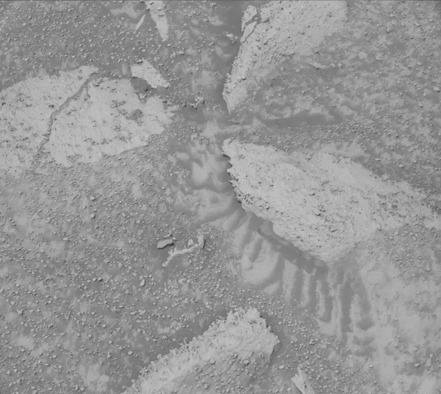 Sol 3871: Mast Camera (Mastcam)