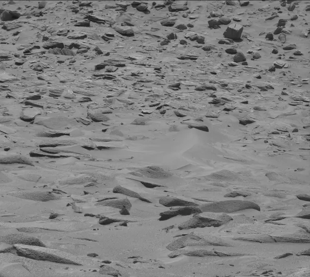 Sol 3871: Mast Camera (Mastcam)