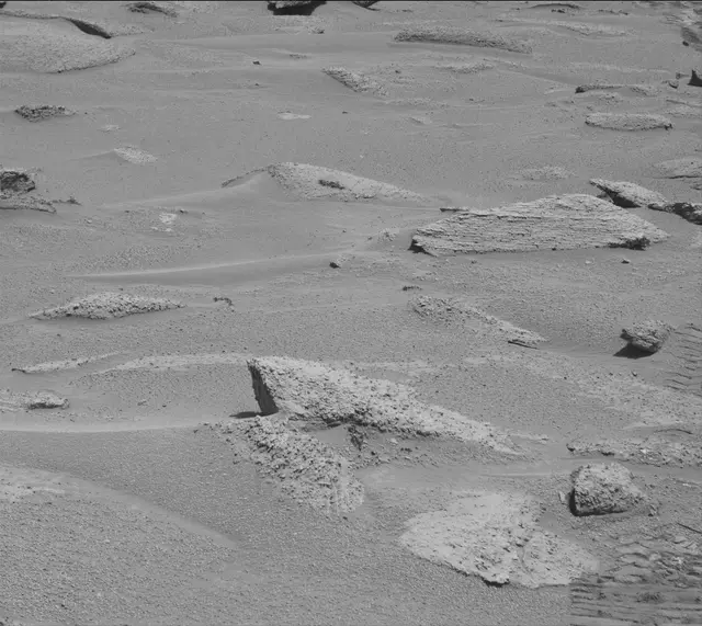 Sol 3871: Mast Camera (Mastcam)