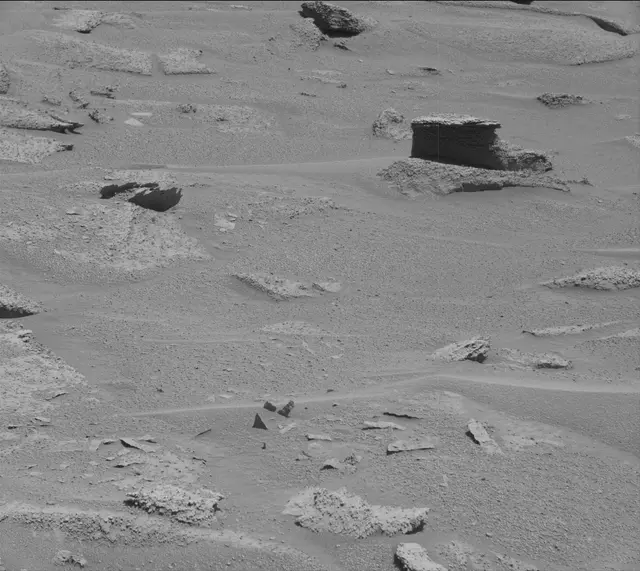 Sol 3871: Mast Camera (Mastcam)