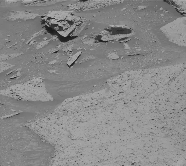 Sol 3871: Mast Camera (Mastcam)