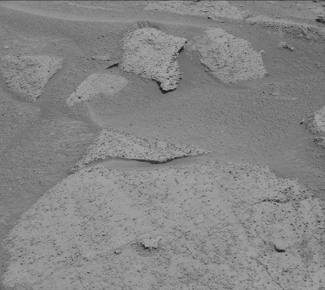 Sol 3871: Mast Camera (Mastcam)